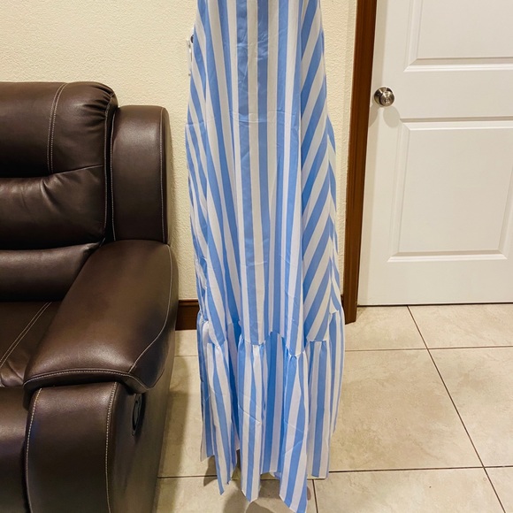 SOLD NWT MAXI DRESS [WHITE AND BLUE] - Picture 6 of 6